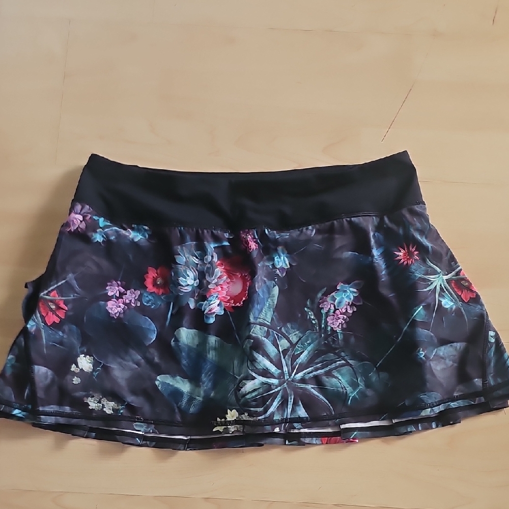 Lululemon Athletica Black Floral Mini Skirt
